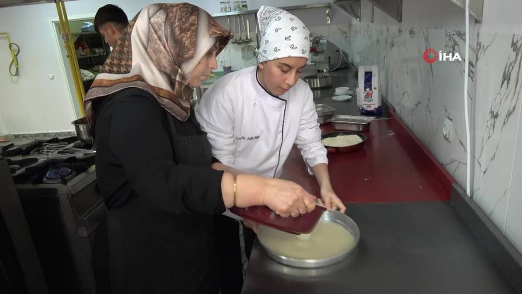 Yutulan çorba olur mu? Evet, Türkiye'de olur! Bu yöresel çorbayı ilk kez görenler şaşıp kalıyor 18